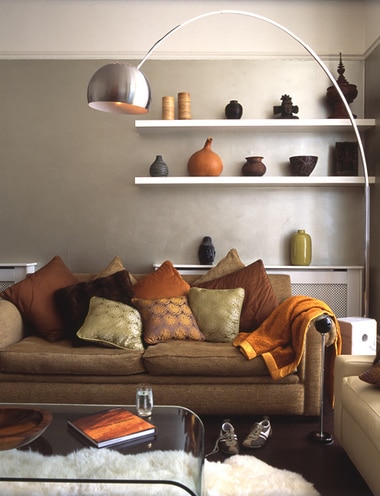 sala-de-estar-pequena-decoracao-prateleira-sofa
